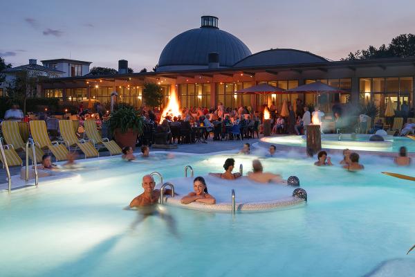 Vita-Classica-Therme-Erlebnis-Außenbecken-VC-Nacht 02